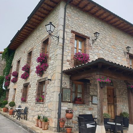 منزل الضيف Ortiguero  في La Casona Del Jou المظهر الخارجي الصورة