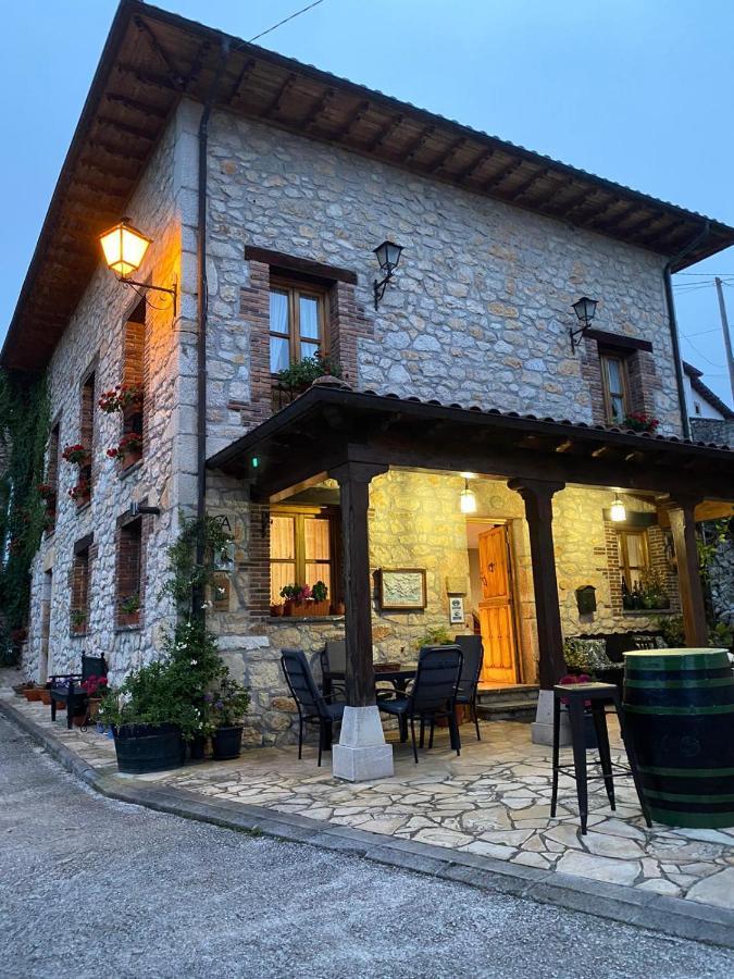 منزل الضيف Ortiguero  في La Casona Del Jou المظهر الخارجي الصورة