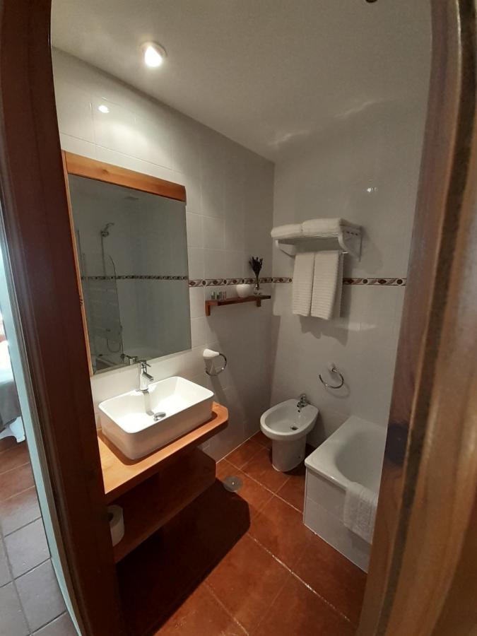 منزل الضيف Ortiguero  في La Casona Del Jou المظهر الخارجي الصورة
