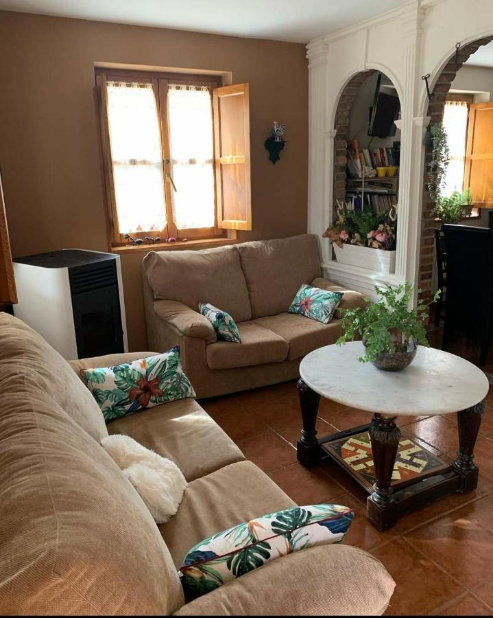 منزل الضيف Ortiguero  في La Casona Del Jou المظهر الخارجي الصورة